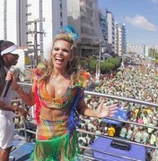 Bloco Caveira arrasta foliões nas prévias carnavalescas de Maceió