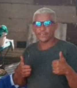 Homem é assassinado na porta de casa com tiro na cabeça no bairro Cavaco, em Arapiraca