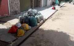 Bairros de Arapiraca ainda estão repletas de lixo domiciliar