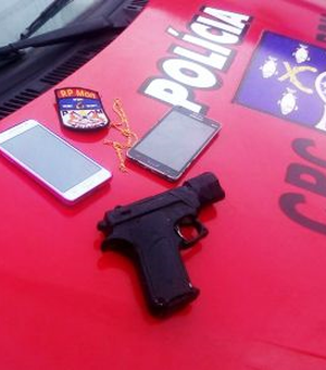 Polícia prende suspeito de roubo portando simulacro de arma de fogo