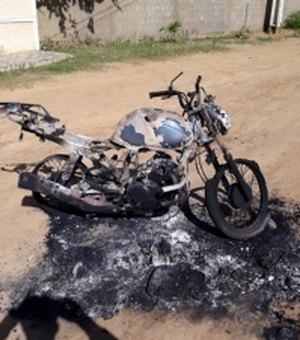 Polícia encontra motocicleta utilizada em arrastões no Litoral Norte