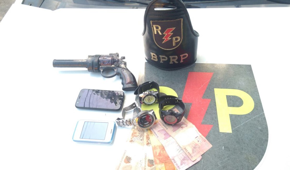 Dupla de assaltantes é presa acusada de roubar celulares e relógios em Maceió