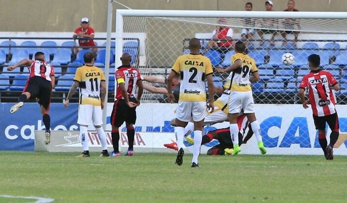 No duelo dos técnicos estreantes, CRB perde para o Criciúma em pleno Rei Pelé