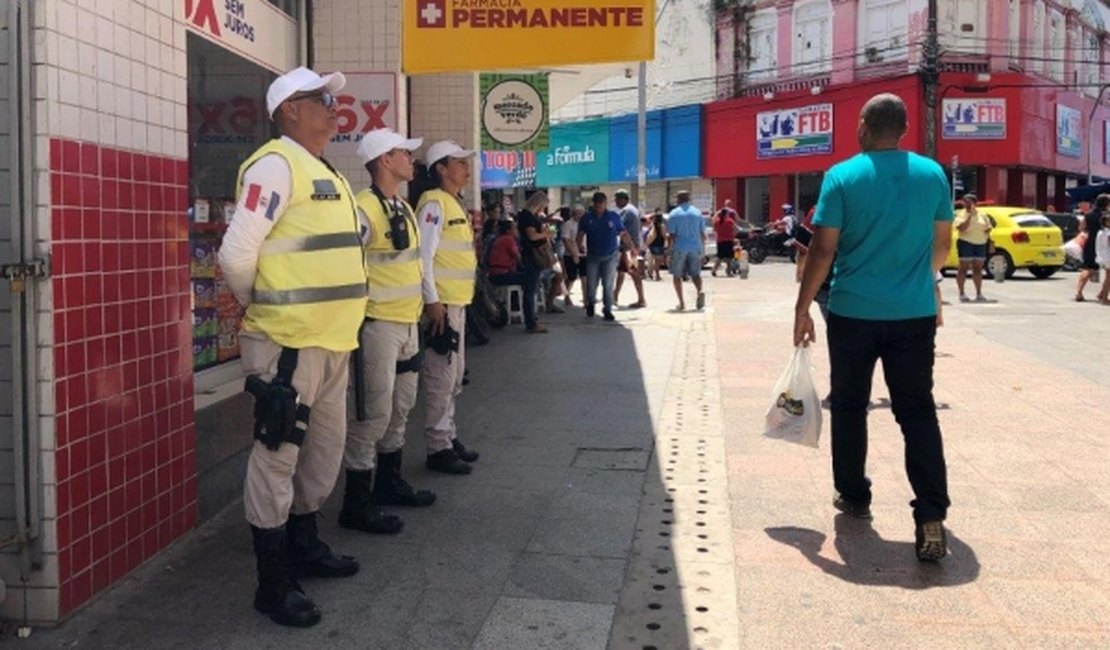 Policiamento de proximidade garante segurança no Centro para compras de Natal