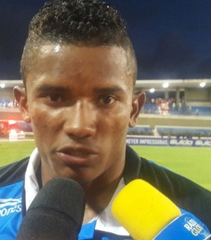 CSA: Atacante Luís Soares sofre lesão no joelho e fica afastado dos treinos