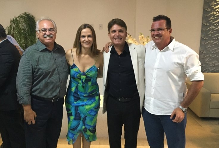 Oposição se reúne e PMDB prepara plano 'B'