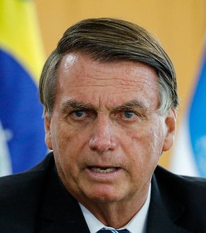 Bolsonaro diz que Moraes 'deveria zelar pelo cumprimento da Constituição'