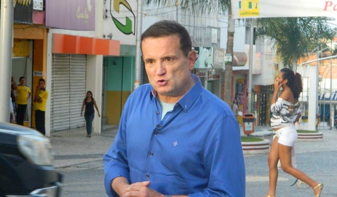 Roberto Cabrini grava nova reportagem em Arapiraca