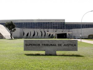 PGE obtém no STJ liminar suspendendo execução de indenização milionária 
