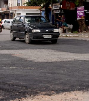 Seminfra inicia semana aplicando 115 toneladas de asfalto em tapa-buraco