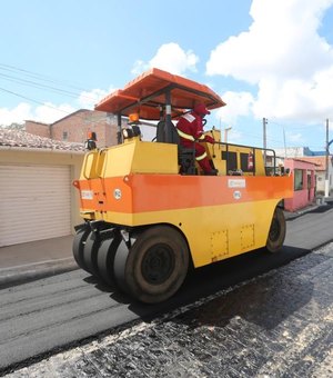Pavimentação de ruas do Centro Histórico avança em Marechal Deodoro