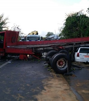 Colisão envolvendo três veículos deixa caminhoneiro morto na Região Metropolitana