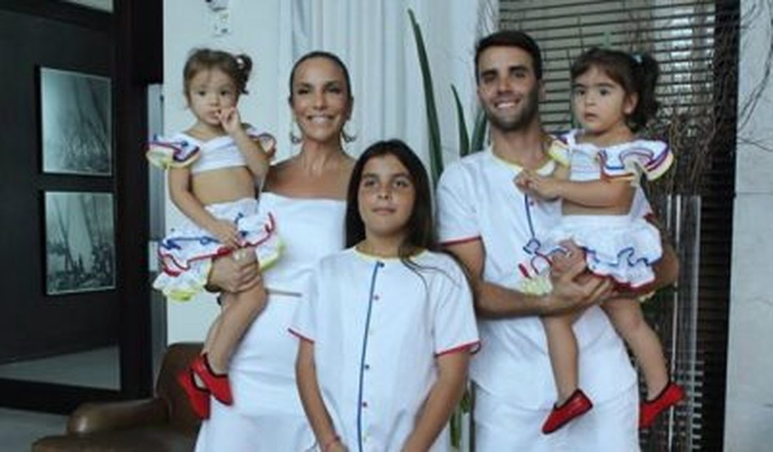 Ivete Sangalo posta vídeos das filhas gêmeas e seguidores se derretem: “Lindas”