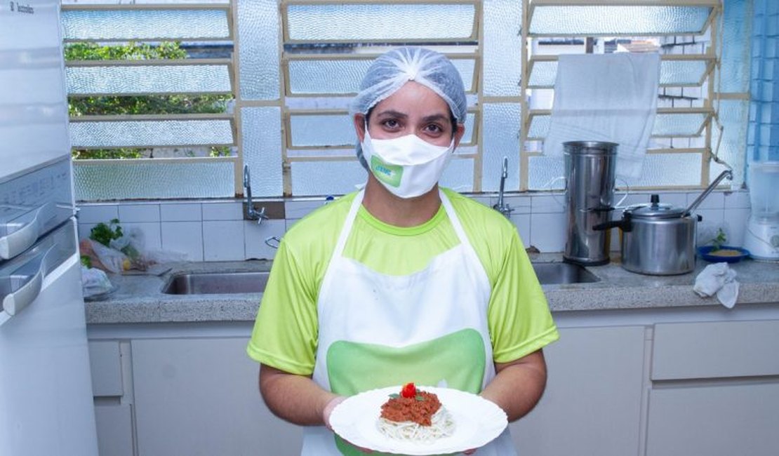 Arapiraquense participa da final de concurso de merendeiras, em Maceió neste sábado (06)