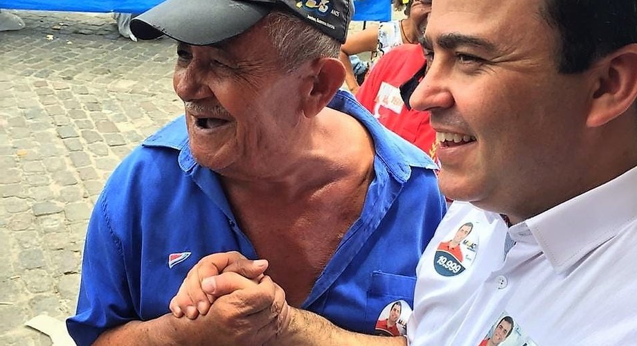 Filho do ex-governador Moacir Andrade reforça campanha em Penedo