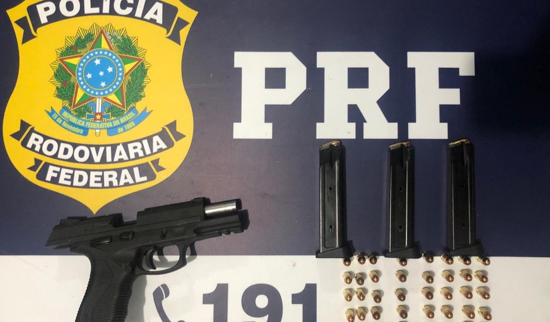 Homens são presos por porte ilegal de arma de fogo e uso de drogas ilícitas, em São Sebastião