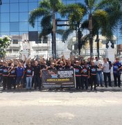Policiais civis cobram reajuste salarial em frente ao Palácio do Governo 
