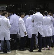 Governo quer mais 5 mil médicos para combate ao novo coronavírus