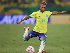 Yan Couto, da Seleção, se retrata após afirmar ter Dani Alves como ídolo: ‘Errei profundamente’