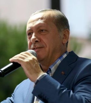 Presidente da Turquia manda fechar milhares de escolas no país