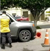 [Vídeo] Pastor passa por cima de cone em blitz na cidade de São Sebastião
