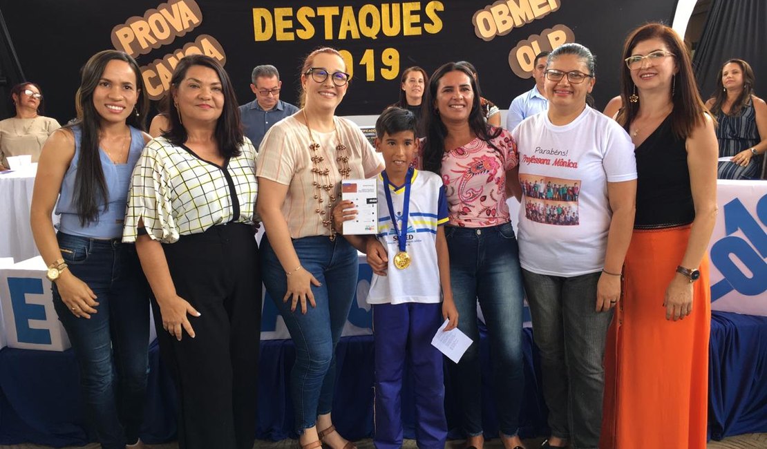 Alunos destaque 2019 são premiados durante cerimônia em Lagoa da Canoa