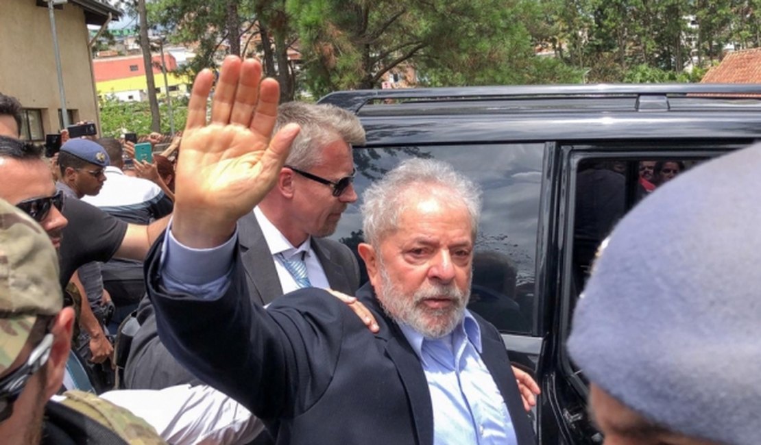 Atos políticos em várias cidades marcam aniversário de Lula 