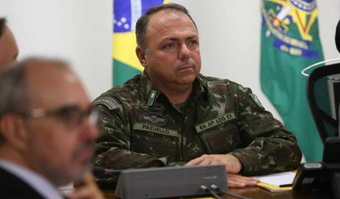 Bolsonaro efetiva general Pazuello como ministro interino da Saúde