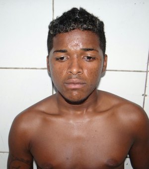 Jovem é preso com maconha dentro de casa na parte alta de Maceió 