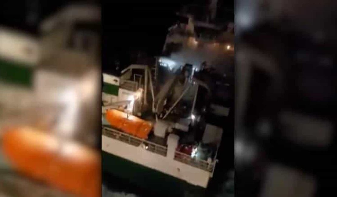 Barco naufraga com 31 tripulantes a bordo, no Canadá