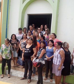 Servidores da educação voltam a ocupar prédio da prefeitura de Lagoa da Canoa