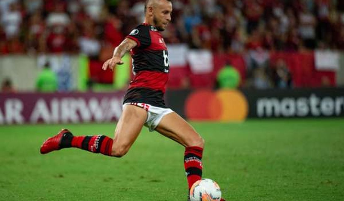 Ex-atacante do Flamengo 'entrega' retorno de Rafinha ao clube: 'O homem está voltando, Nação'