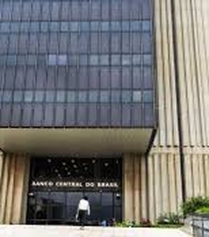 Taxas de juros recuam em maio, diz Banco Central