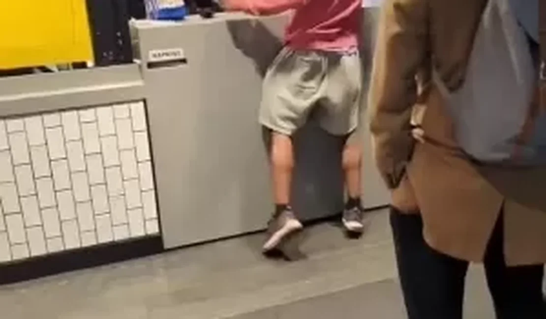 Cliente se irrita em McDonald's e briga acaba em arremesso de refrigerante