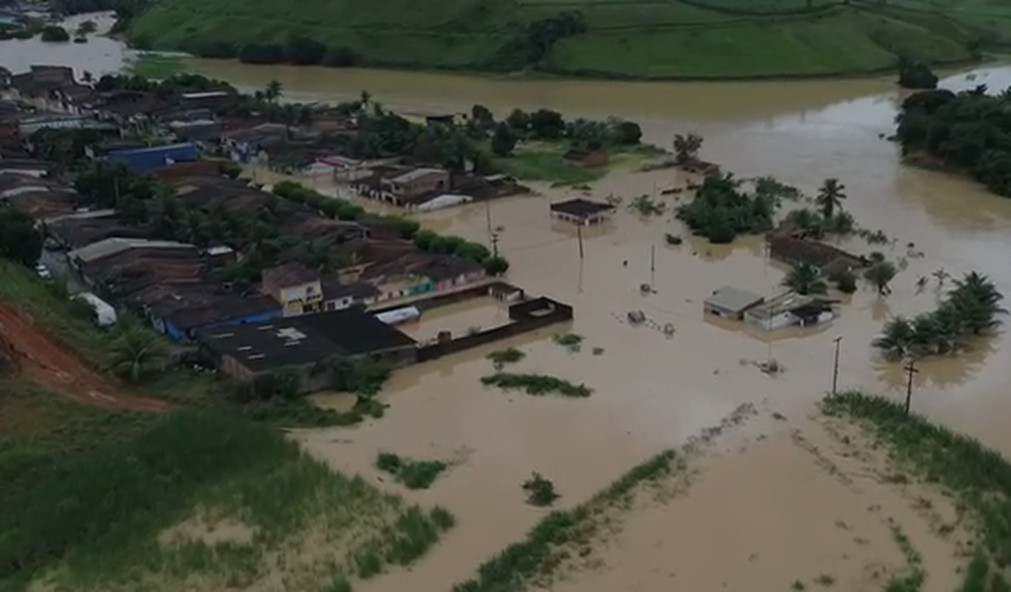 [Vídeo] Jacuípe ficou praticamente ilhada com a cheia do rio que banha a cidade