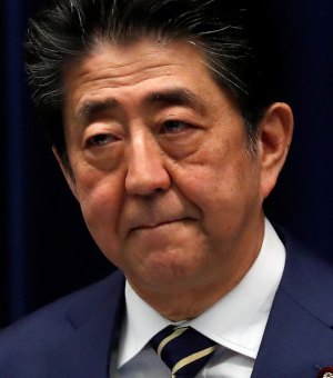 Ex-primeiro-ministro japonês Shinzo Abe morre após ser baleado durante discurso