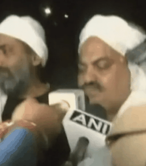 Ex-político e irmão são mortos a tiros ao vivo na televisão na Índia