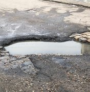 [Vídeo] Quantidade de buracos em ruas de Arapiraca tem atrapalhado vida de moradores