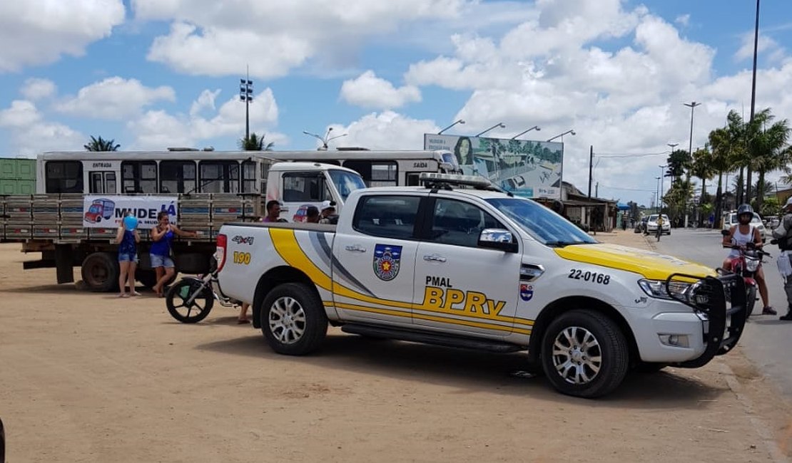 Fiscalização notifica veículos irregulares em São Miguel dos Campos