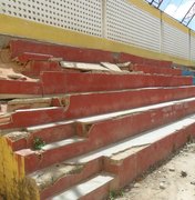 Ginásio poliesportivo está abandonado em Porto Calvo