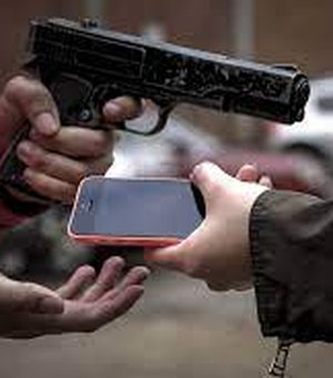Cinco pessoas são vítimas de roubo de celular em um único dia em Arapiraca
