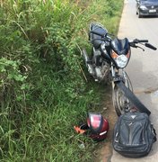 [Vídeo] Após susto motociclista freia bruscamente e provoca acidente, em Arapiraca