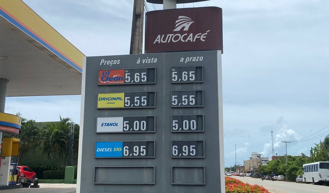 Preço do litro da gasolina chega custar R$ 5,55 em Maragogi