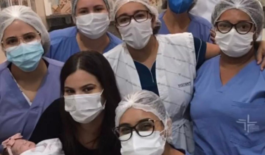 Após nascer prematura e ficar 70 dias internada, filha de digital influencer recebe alta hospitalar