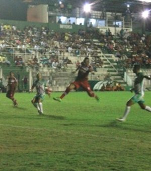 CRB vence Coruripe por 2 a 1 e permanece na liderança do campeonato alagoano