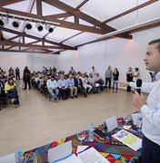 Renan Filho se reúne com trade turístico e discute estratégias para fortalecer o setor