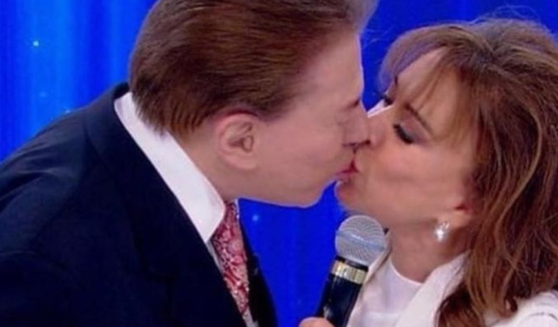 Íris Abravanel invade gravação do SBT e beija Silvio Santos