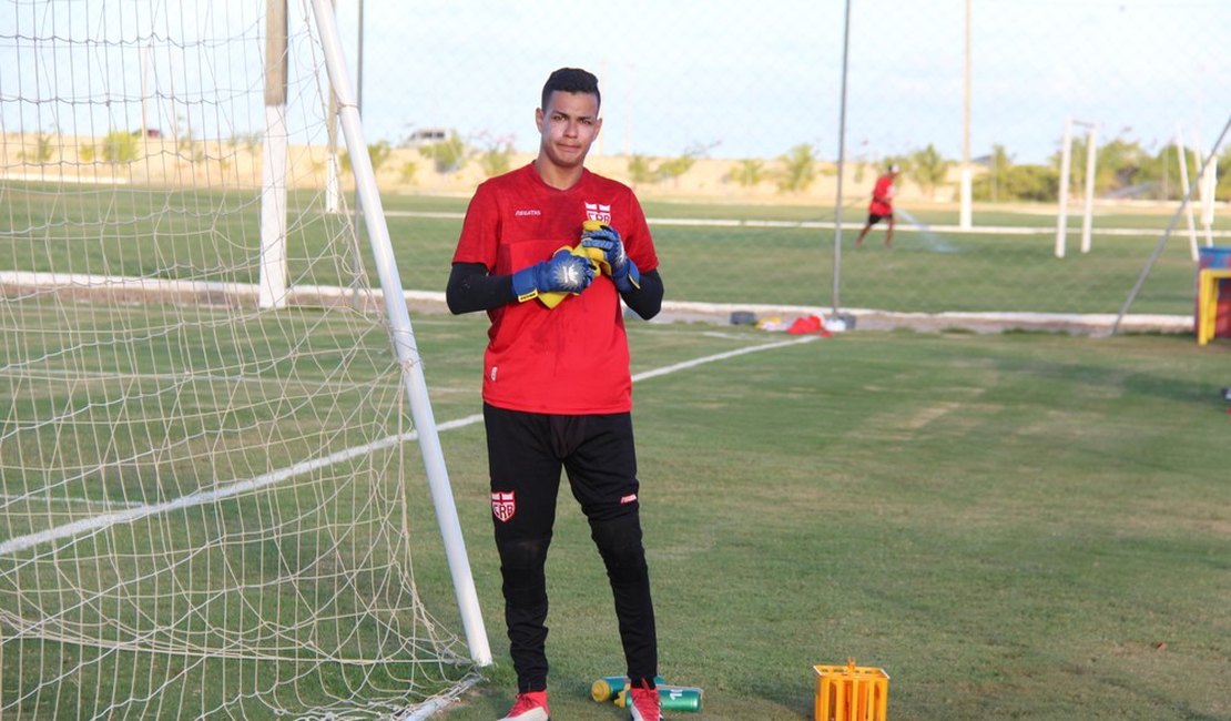 CRB acerta com goleiro revelado pelo Vasco