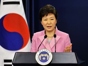 Acusada de corrupção, ex-presidente da Coreia do Sul passa primeiro dia presa