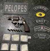 Dupla é presa com revólver, munições e drogas, em Penedo